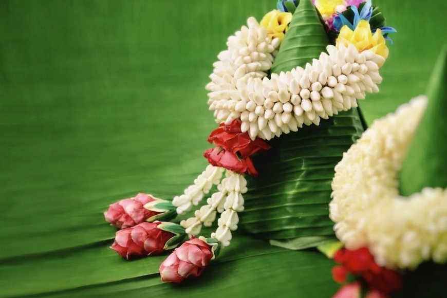 En Thaïlande, la fête des mères est célébrée le jour de l’anniversaire de la reine Sirikit (le 12 août)