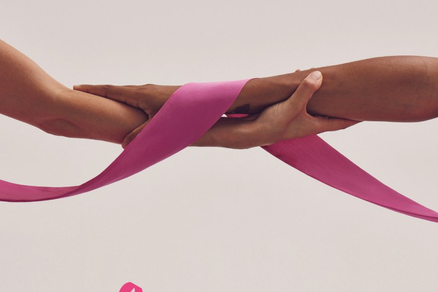 Que symbolise le ruban rose porté durant le mois d’octobre ?